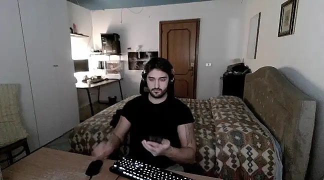 Snapshot of Alexox02 chatting on December 20, 2024, 8:55 pm Alexox02 online show from December 20, 2024, 8:55 pm