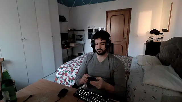 Snapshot of Alexox02 chatting on January 2, 2025, 2:35 pm Alexox02 online show from January 2, 2025, 2:35 pm