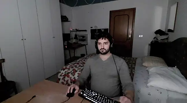 Snapshot of Alexox02 chatting on January 2, 2025, 7:07 pm Alexox02 online show from January 2, 2025, 7:07 pm