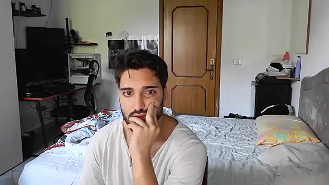 Snapshot of Alexox02 chatting on October 22, 2025, 7:19 am Alexox02 online show from October 22, 2025, 7:19 am