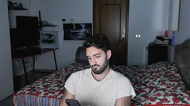 Snapshot of Alexox02 chatting on October 28, 2025, 8:44 pm Alexox02 online show from October 28, 2025, 8:44 pm