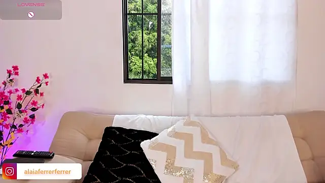 Alaia Ferrer  online show from October 11, 2025, 8:29 pm