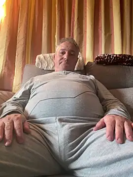 Snapshot of Russirayu chatting on March 20, 2025, 5:36 pm Russirayu online show from March 20, 2025, 5:36 pm