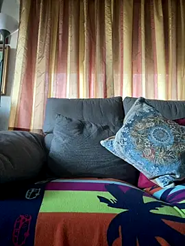 Snapshot of Russirayu chatting on October 13, 2025, 6:46 am Russirayu online show from October 13, 2025, 6:46 am