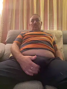 Snapshot of Russirayu chatting on November 10, 2025, 4:17 pm Russirayu online show from November 10, 2025, 4:17 pm