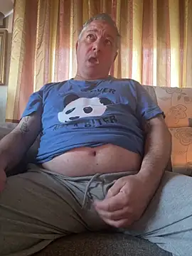 Snapshot of Russirayu chatting on February 1, 2026, 8:13 am Russirayu online show from February 1, 2026, 8:13 am