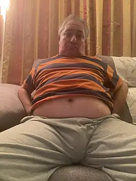 Snapshot of Russirayu chatting on February 9, 2026, 11:20 pm Russirayu online show from February 9, 2026, 11:20 pm