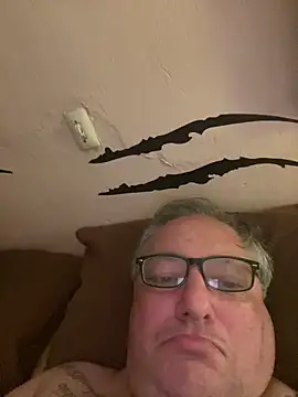 Snapshot of Russirayu chatting on February 12, 2026, 12:49 am Russirayu online show from February 12, 2026, 12:49 am