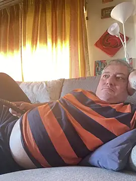 Snapshot of Russirayu chatting on February 12, 2026, 2:23 pm Russirayu online show from February 12, 2026, 2:23 pm