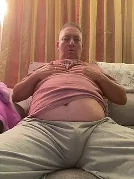 Snapshot of Russirayu chatting on February 18, 2026, 11:22 pm Russirayu online show from February 18, 2026, 11:22 pm