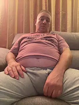 Snapshot of Russirayu chatting on February 24, 2026, 12:30 am Russirayu online show from February 24, 2026, 12:30 am