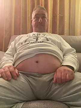 Snapshot of Russirayu chatting on February 25, 2026, 11:25 pm Russirayu online show from February 25, 2026, 11:25 pm