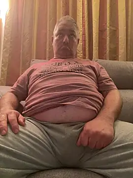 Snapshot of Russirayu chatting on March 4, 2026, 12:05 am Russirayu online show from March 4, 2026, 12:05 am