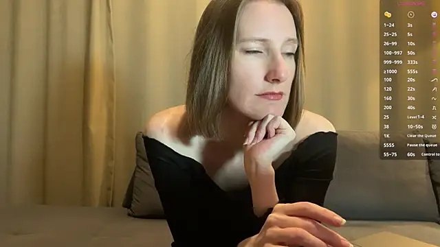 Snapshot of MonikaBos chatting on December 7, 2024, 10:39 pm MonikaBos online show from December 7, 2024, 10:39 pm