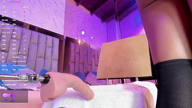 EmmaDuque online show from February 15, 2025, 7:39 pm