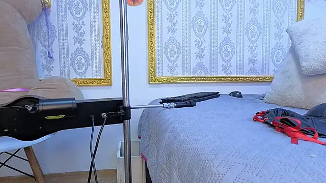 CandyQueenGold online show from October 28, 2025, 6:32 pm