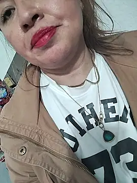 isabellacen online show from October 16, 2025, 2:29 pm