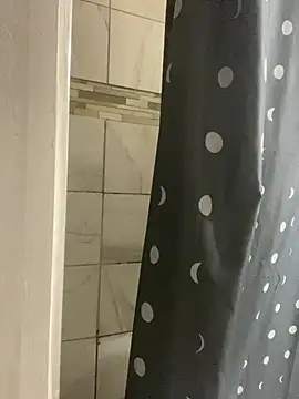 4kUsh2Fashion0 online show from March 7, 2025, 6:00 pm