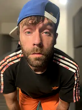 4kUsh2Fashion0 online show from October 6, 2025, 12:35 pm