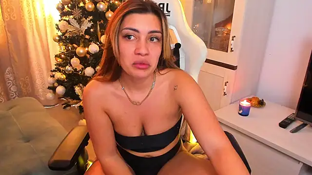 Snapshot of EveEvian chatting on January 5, 2025, 1:36 pm EveEvian online show from January 5, 2025, 1:36 pm