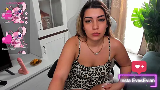 Snapshot of EveEvian chatting on March 12, 2025, 2:23 pm EveEvian online show from March 12, 2025, 2:23 pm