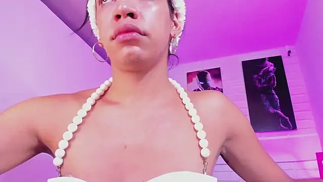 Alahia Rodriguez online show from November 21, 2025, 12:48 pm