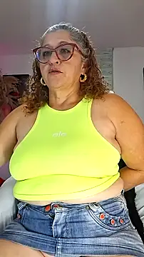 Snapshot of evelin_hott chatting on November 27, 2025, 2:35 am evelin hott online show from November 27, 2025, 2:35 am