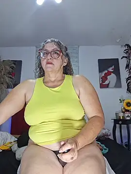 Snapshot of evelin_hott chatting on March 16, 2026, 2:39 am evelin hott online show from March 16, 2026, 2:39 am
