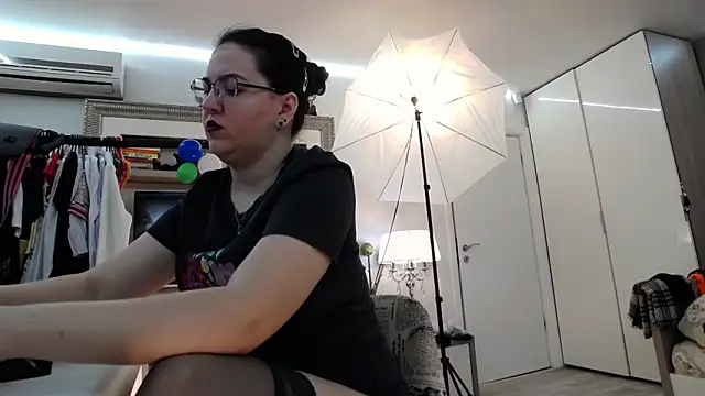 ILoveToFeelU online show from March 3, 2025, 7:17 pm