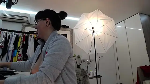 ILoveToFeelU online show from September 8, 2025, 10:09 pm