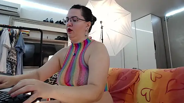 ILoveToFeelU online show from October 14, 2025, 1:50 am