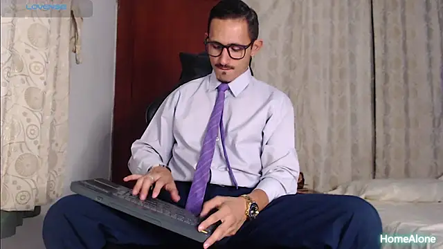 HomeAloneK online show from September 26, 2025, 7:18 pm