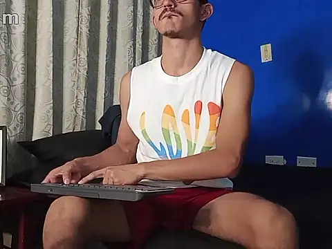 HomeAloneK online show from November 16, 2025, 8:03 pm