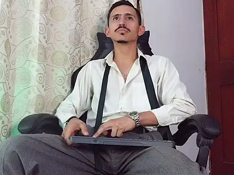 HomeAloneK online show from May 26, 2026, 7:54 pm