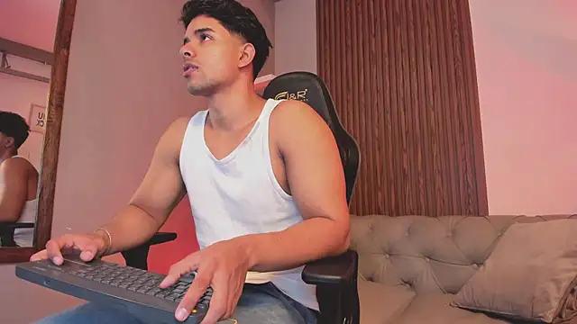 Snapshot of liam_collins21 chatting on January 17, 2026, 12:10 pm liam collins21 online show from January 17, 2026, 12:10 pm