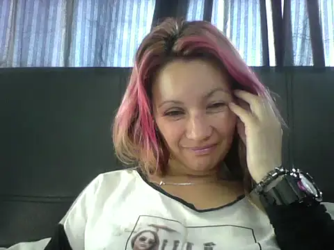 Snapshot of Paulita_x3 chatting on February 6, 2025, 1:10 pm Paulita x3 online show from February 6, 2025, 1:10 pm