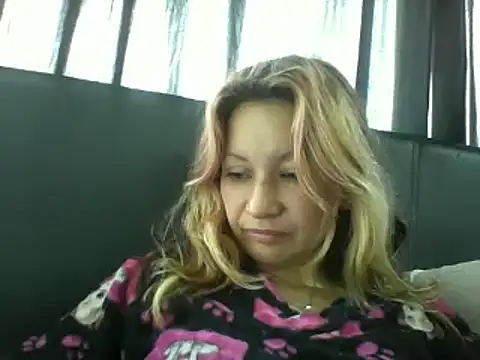 Snapshot of Paulita_x3 chatting on February 28, 2025, 4:31 pm Paulita x3 online show from February 28, 2025, 4:31 pm