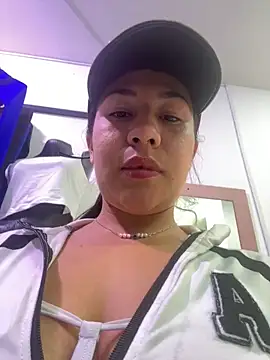 Snapshot of kim_monti chatting on October 5, 2025, 8:51 pm kim monti online show from October 5, 2025, 8:51 pm