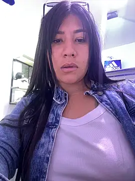 Snapshot of kim_monti chatting on October 27, 2025, 8:57 pm kim monti online show from October 27, 2025, 8:57 pm