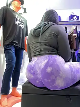 Snapshot of kim_monti chatting on November 16, 2025, 11:05 am kim monti online show from November 16, 2025, 11:05 am