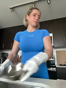 xoxoxjenn online show from May 18, 2026, 4:02 pm