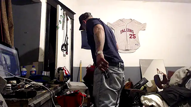 Snapshot of sledge901 chatting on November 11, 2025, 4:12 am sledge901 online show from November 11, 2025, 4:12 am