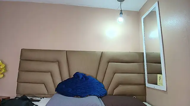 Feniix   online show from November 6, 2025, 4:13 am