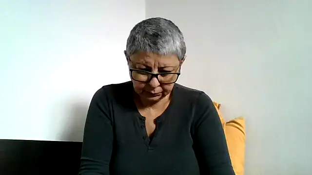 roseblak42 online show from December 19, 2025, 7:26 am