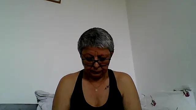 roseblak42 online show from May 25, 2026, 8:42 am