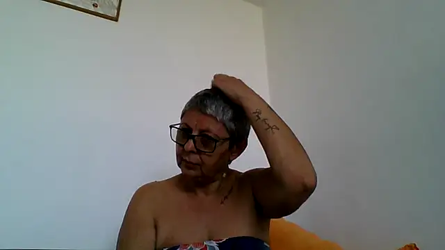 roseblak42 online show from July 25, 2026, 4:37 pm