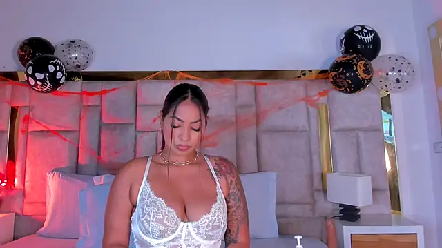 Miss Abigail  online show from October 25, 2025, 1:18 pm