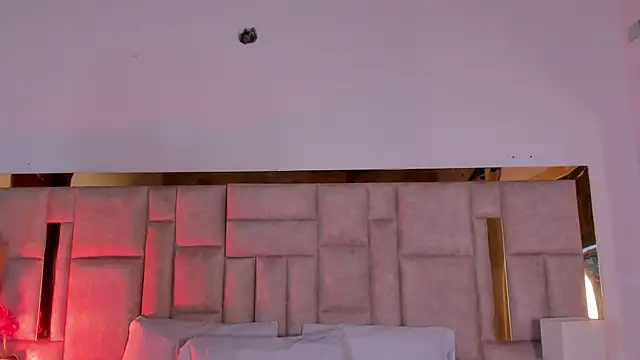 Miss Abigail  online show from November 5, 2025, 1:33 pm