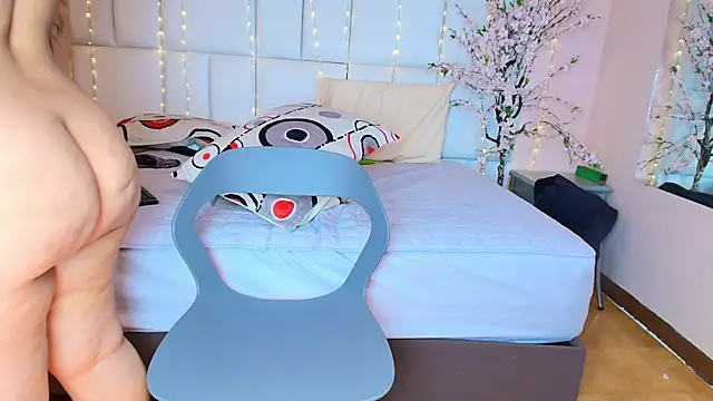 kiana cream online show from February 2, 2025, 5:48 pm