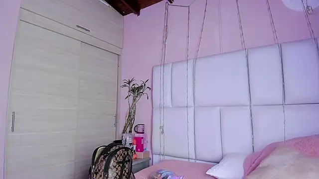 kiana cream online show from September 26, 2025, 11:36 am